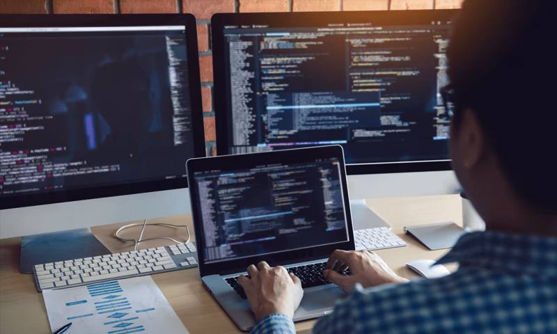数据科学选型：R与Python如何赋能贵定县网站建设？